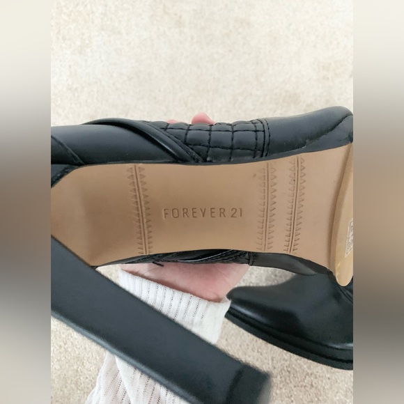 BRAND NEW Forever 21 Quilted Faux Leather Stiletto Heel Boots Black - Picture 2 of 5